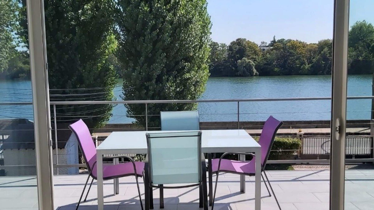 Villeneuve-le-Roi Apartment | Charming cottage by the Seine