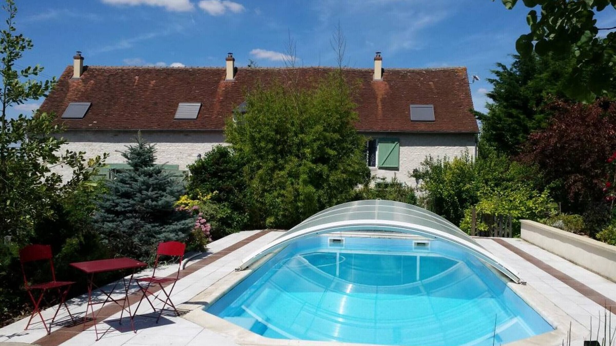 Civray-sur-Esves Cottage | Charming Cottage with Shared Pool, Sauna, and Garden in the Heart of Loire Valley