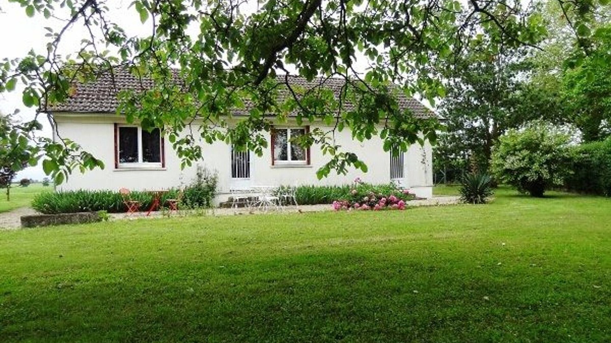 Bengy-sur-Craon Cottage | Charming Cottage with Garden, Terrace, and Modern Amenities in Bengy-sur-Craon