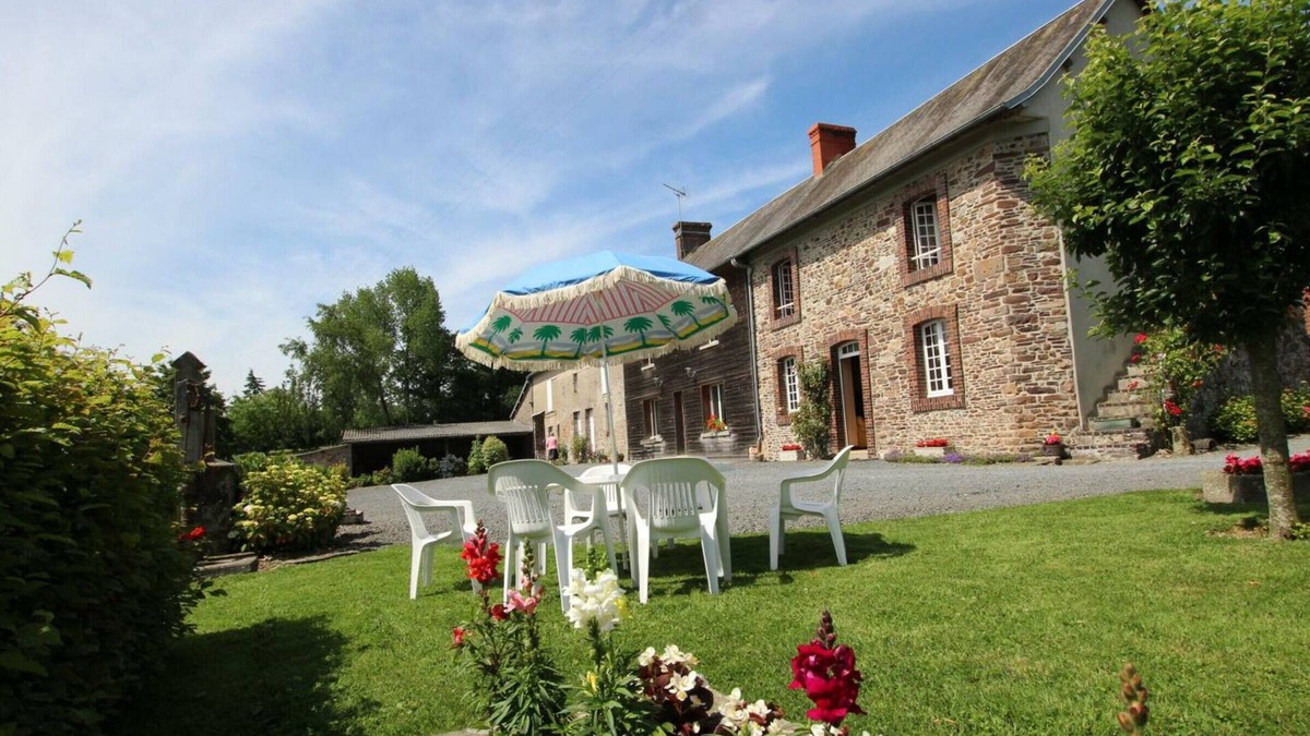 Cerisy-la-Salle Cottage | Charming cottage with garden, fireplace, and modern amenities in peaceful rural setting