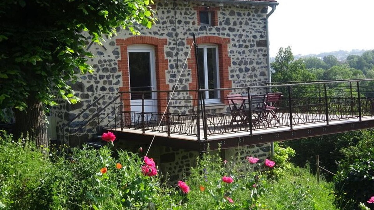 Le Puy-en-Velay Cottage | Charming cottage with terrace and wifi in Le Puy-en-Velay