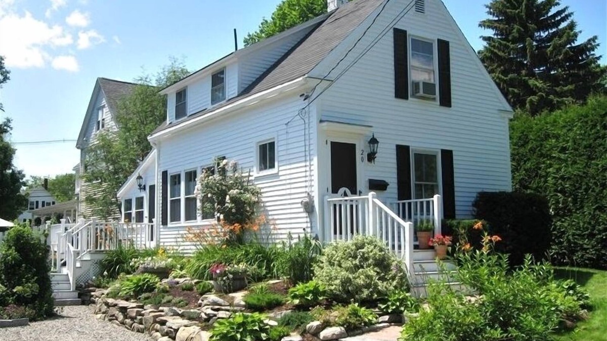 Camden House | Charming Cottage a Stroll to Camden Harbor-NOW accepting 2026 bookings!