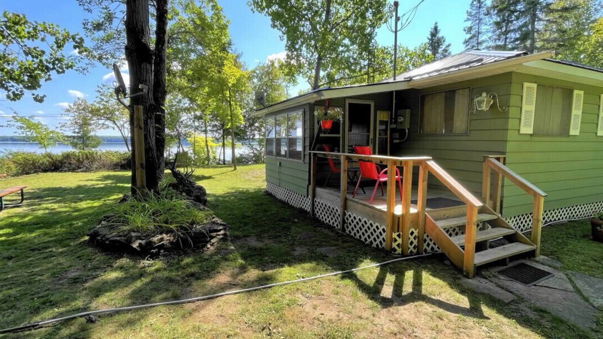 Head Lake House | Charming Cottage: Affordable, Accessible, Close to GTA!