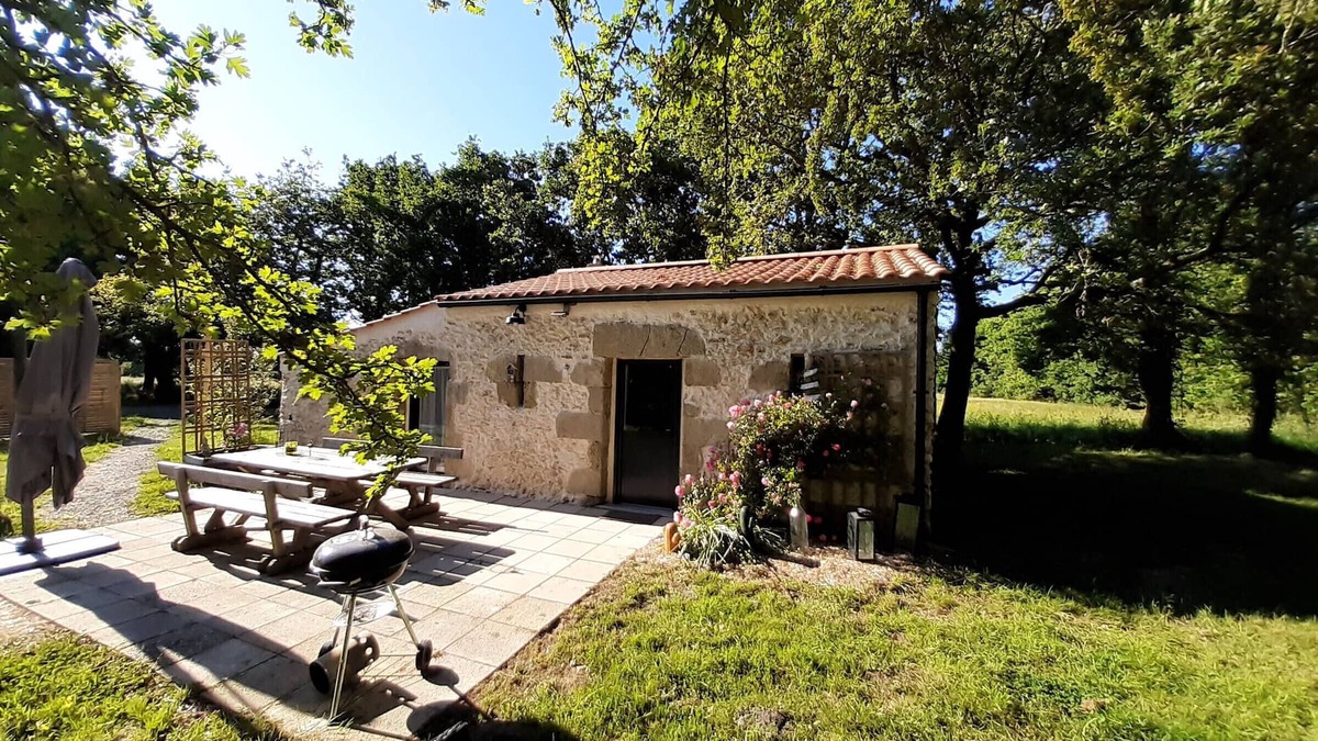 Sallertaine Cottage | Charming Cottage Amidst Nature with Wellness Services and Private Garden in Sallertaine