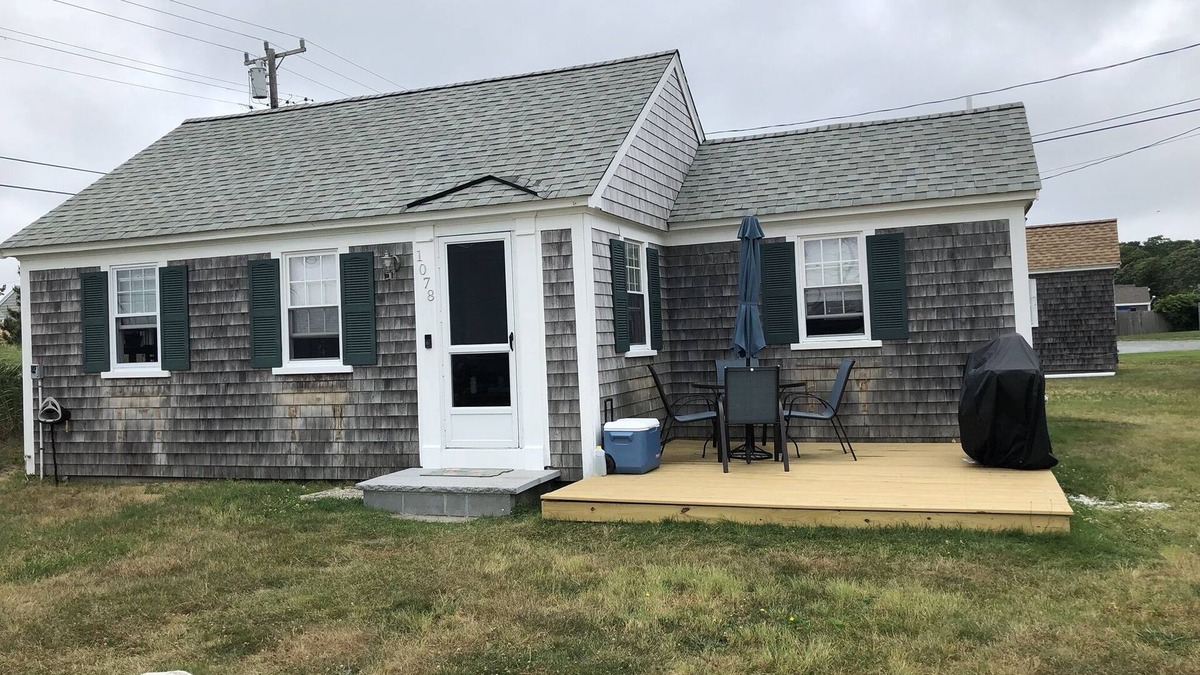 Centerville Cottage | Charming Cottage at Craigville Beach