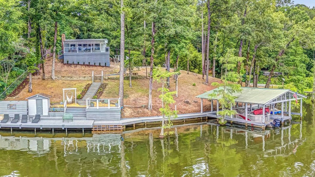 Titus Cottage | Charming Cottage at Weoka on Lake Jordan perfect for fishing and playing