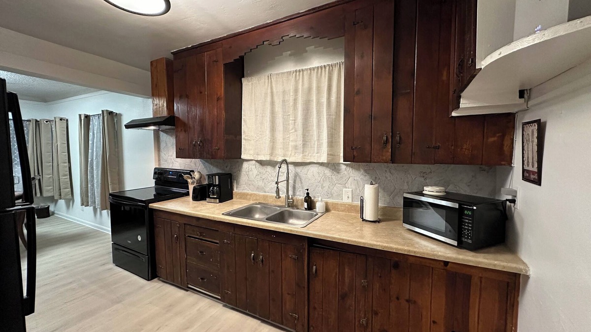 Biggs Field Cottage | Charming cottage by Ft Bliss & US 54, WiFi, Private parking in delightful ElPaso