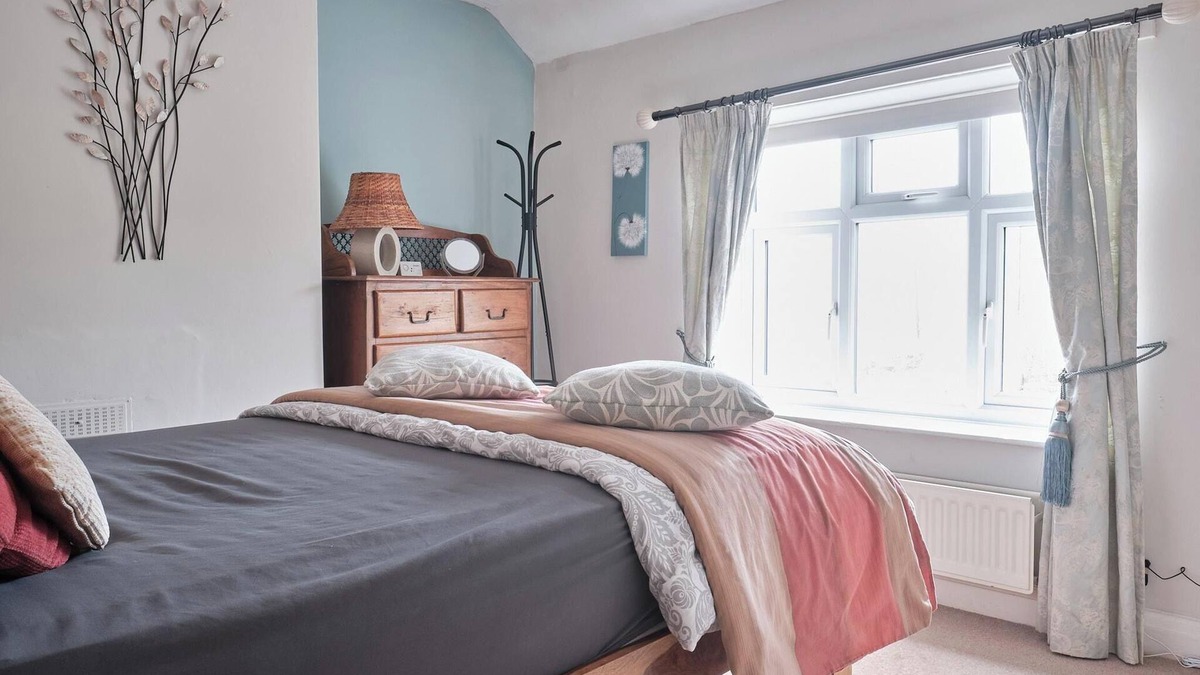 Youlgreave Cottage | Charming cottage by a stream with trails from the doorstep in the peak district