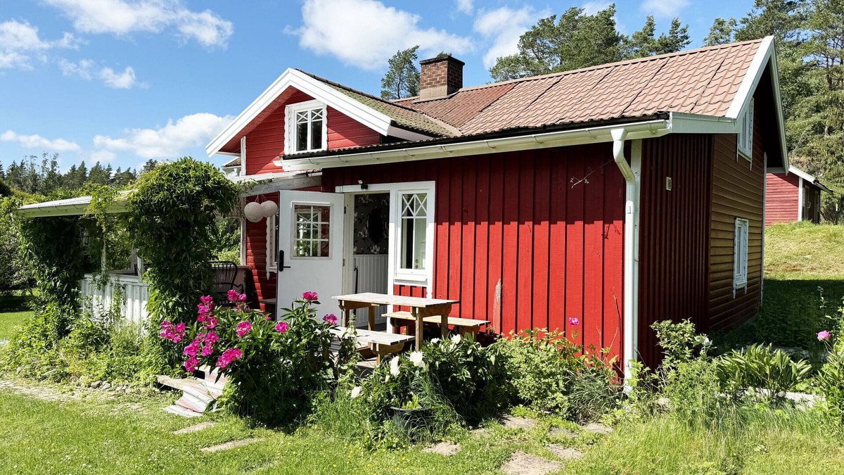 Vanersborg Municipality Ski Chalet | Charming Cottage by Lake Vänern, Frändefors | SE17013