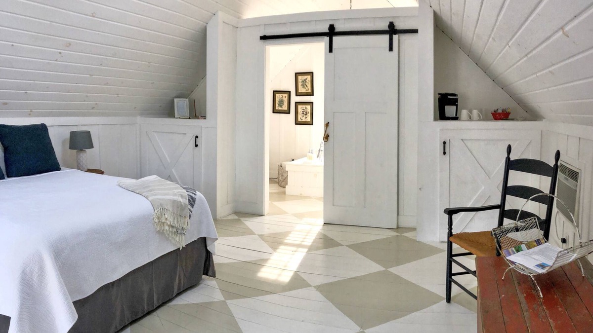 Saugatuck Apartment | Charming Cottage Coach House in Downtown Saugatuck