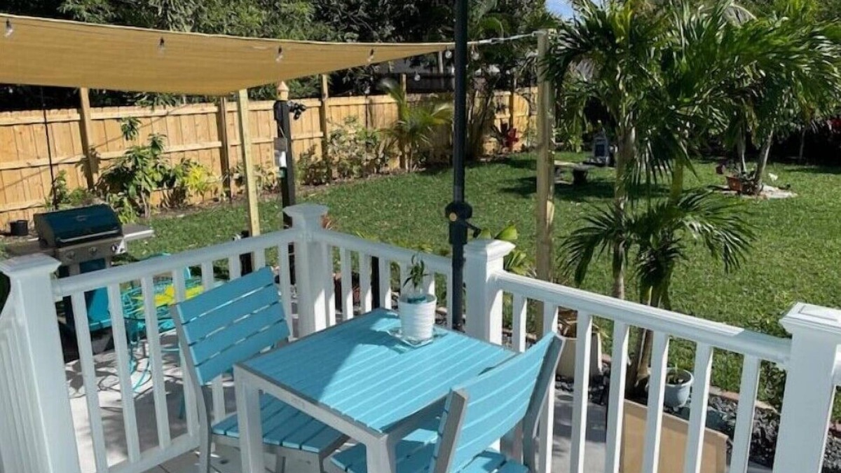 Delray Beach Cottage | Charming cottage, fast WIFI, dog OK, Fenced & Gated, walk to Ave, 8 min to beach