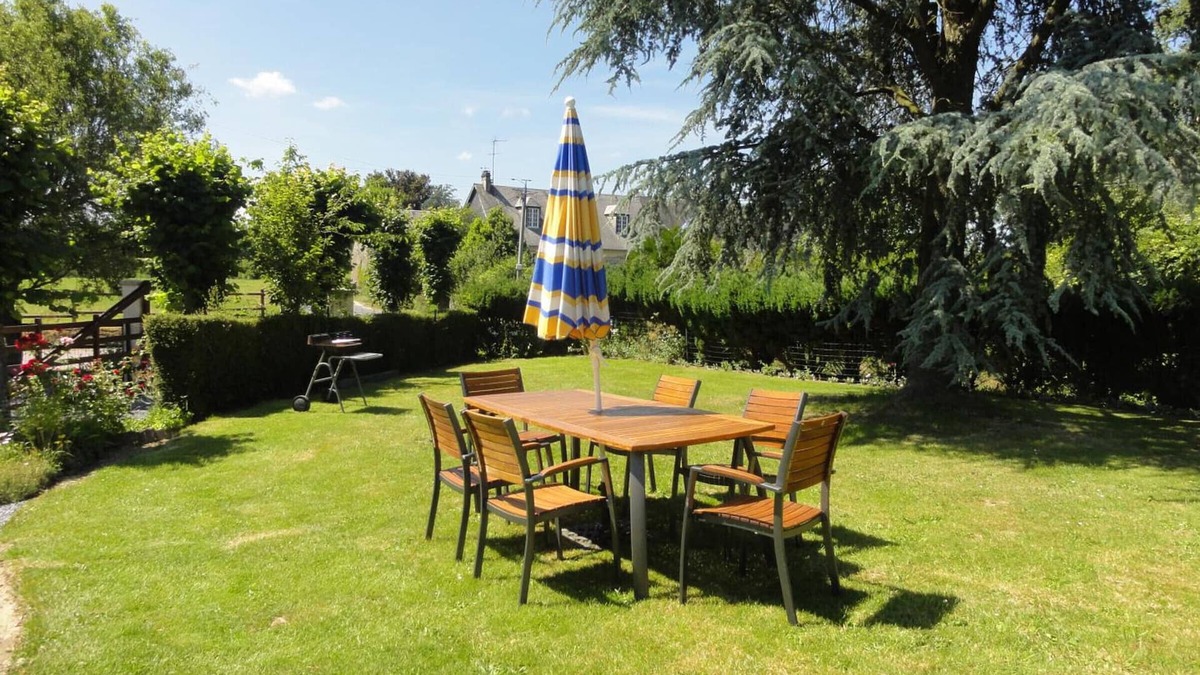 Quibou Cottage | Charming Cottage: Fireplace, Baby Gear, WiFi, Garden, BBQ, Near Saint-Lô and Coutances