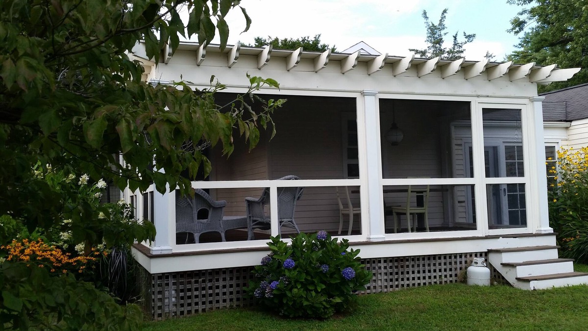 Brookhaven Cottage | Charming Cottage Getaway, 5 minutes east of Bellport Village