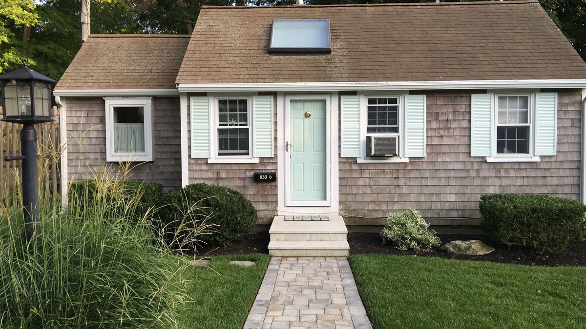 Osterville Cottage | Charming Cottage Getaway