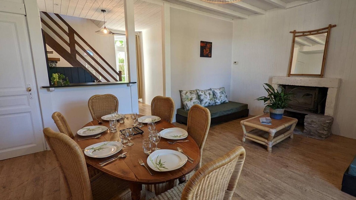 Chadurie Cottage | Charming Cottage: Heated Pool, Garden, BBQ, Family Friendly, Free WiFi, Near Nature.