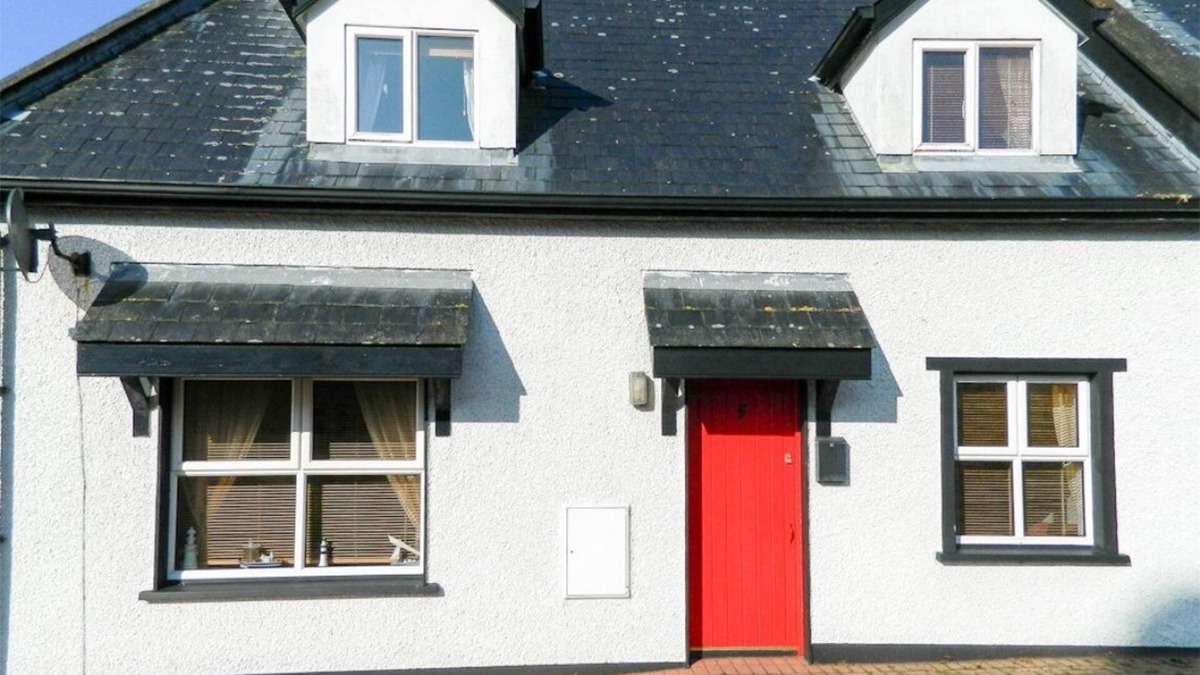 Greencastle Cottage | Charming cottage in a traditional Irish fishing village.
