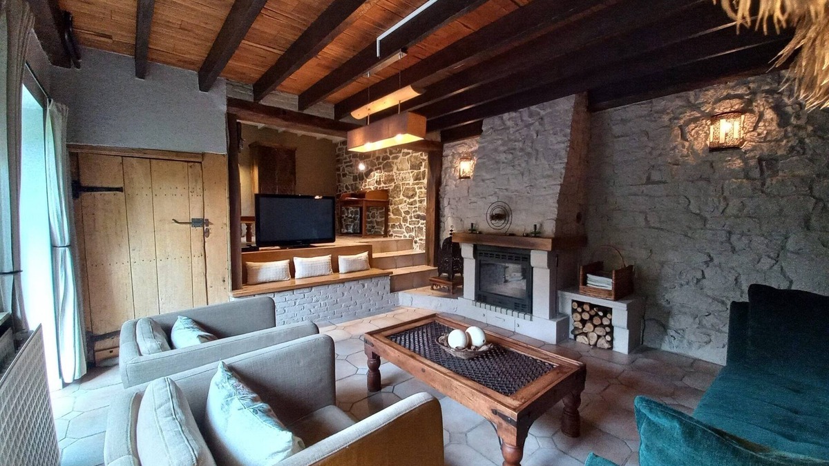Gimnee Cottage | Charming cottage in a farm with views