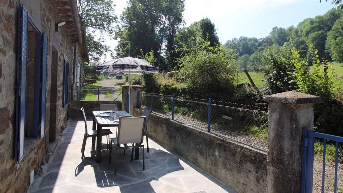 Moussages Cottage | Charming Cottage in Auvergne's Volcanic Park – Fireplace, Terrace, Near Hiking & Skiing