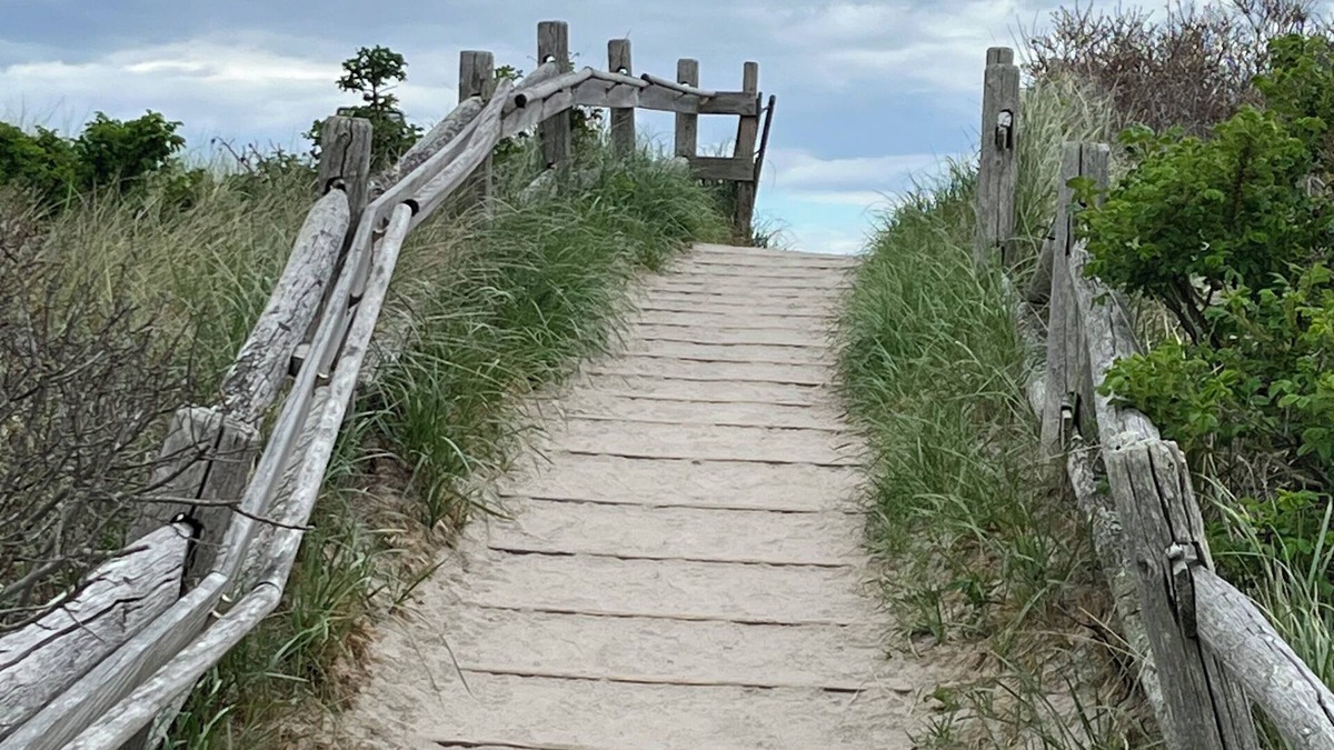 Biddeford Pool Cottage | Charming cottage in Biddeford Pool w/beautiful views and 4 min. walk to beach.