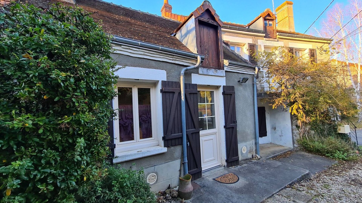 Briantes Cottage | Charming Cottage in Berry: Fireplace, Near Golf & Spa, Sleeps 6, Parking Included