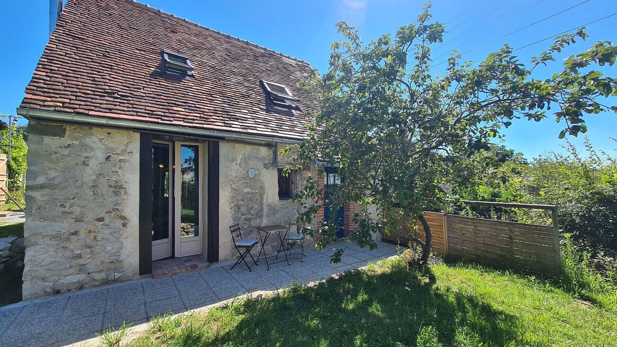 Lignac Cottage | Charming Cottage in Berry with Private Terrace and Shared Garden, Near Brenne Ponds and Futuroscope