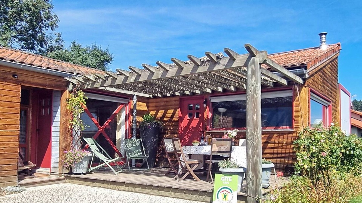 Montbrison Cottage | Charming cottage in Montbrison with terrace, garden, parking, wifi