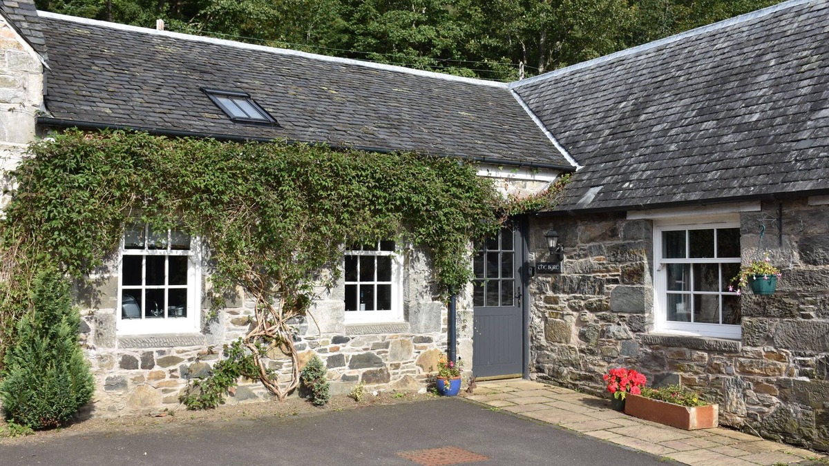 Loch Tay Cottage | Charming Cottage In Historic Arts And Crafts Village