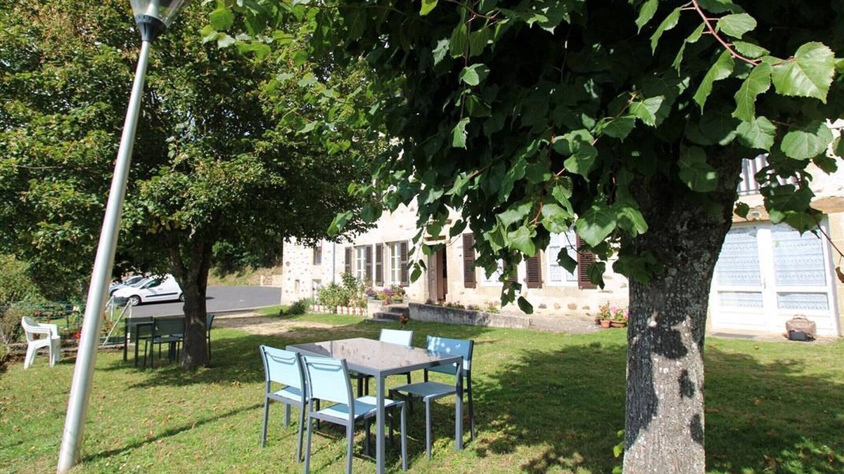 Lorcieres Cottage | Charming cottage in Lorcières with TV, BBQ, and pet-friendly