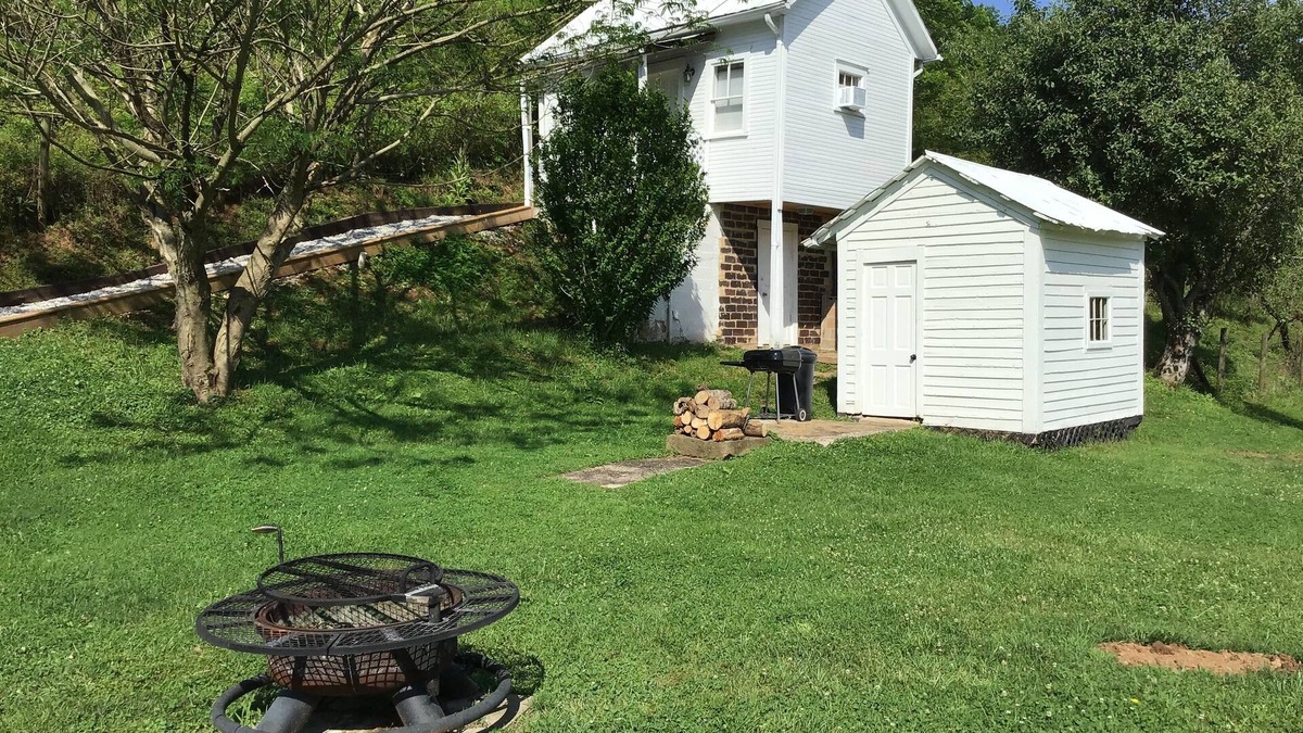 Gay Cottage | Charming cottage in lovely LeRoy with WiFi and AC