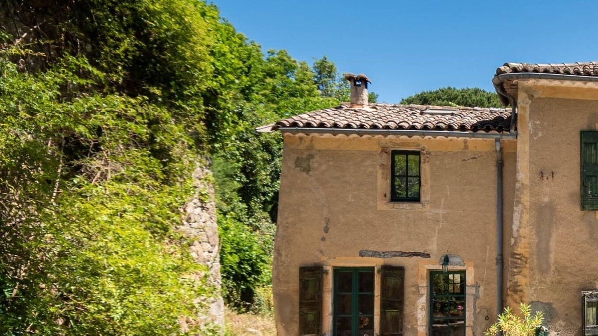 Colognac House | Charming cottage in lush countryside surrounded by llamas