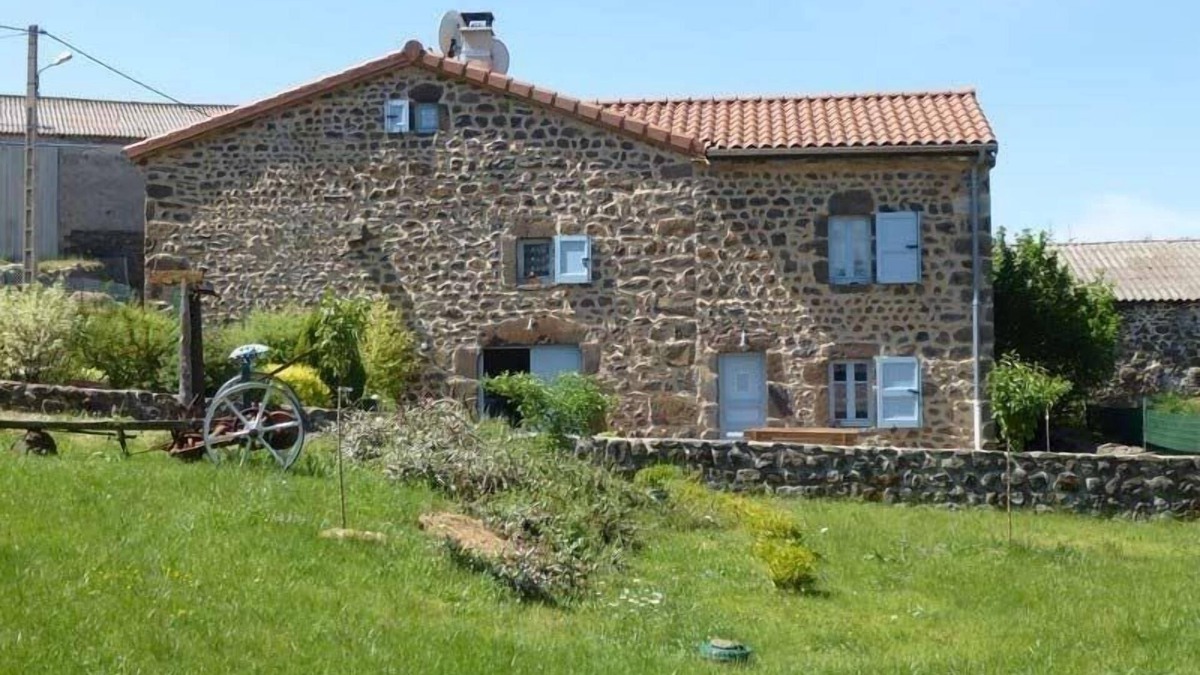 Ouides Cottage | Charming Cottage in Ouides: Fireplace, Garden, Hiking Nearby