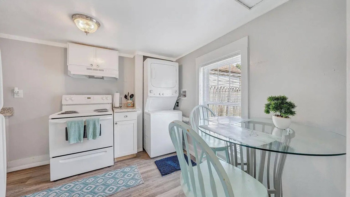 Roanoke Cottage | Charming cottage in Roanoke with AC, WiFi