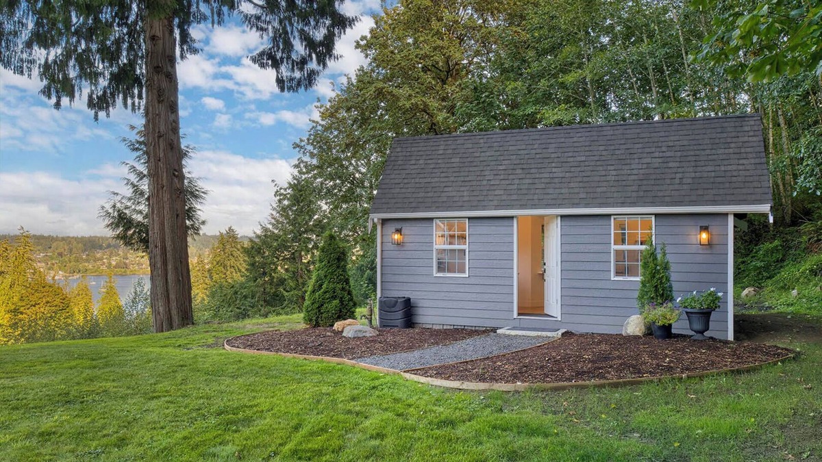 Poulsbo Cottage | Charming Cottage in Serene Poulsbo with WiFi access