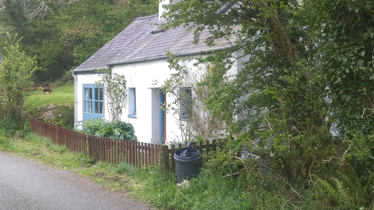 Fishguard Cottage | Charming Cottage in the Gwaun valley, near NewportnSleeps 4
