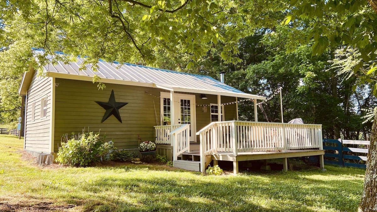 Hickman Cottage | Charming Cottage in the Tennessee Countryside