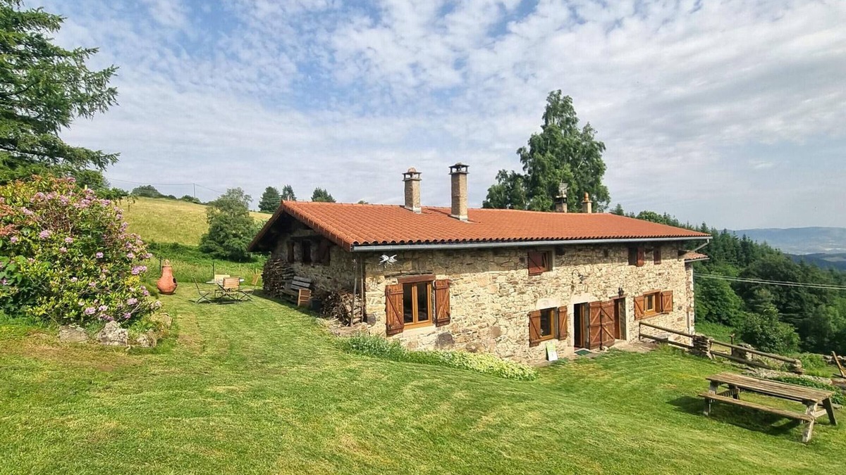 Doizieux Cottage | Charming Cottage in the Pilat Mountains