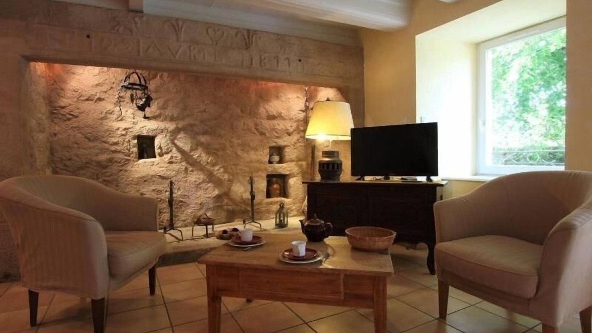 Vernassal Cottage | Charming Cottage in Vernassal with Courtyard and Nearby Attractions