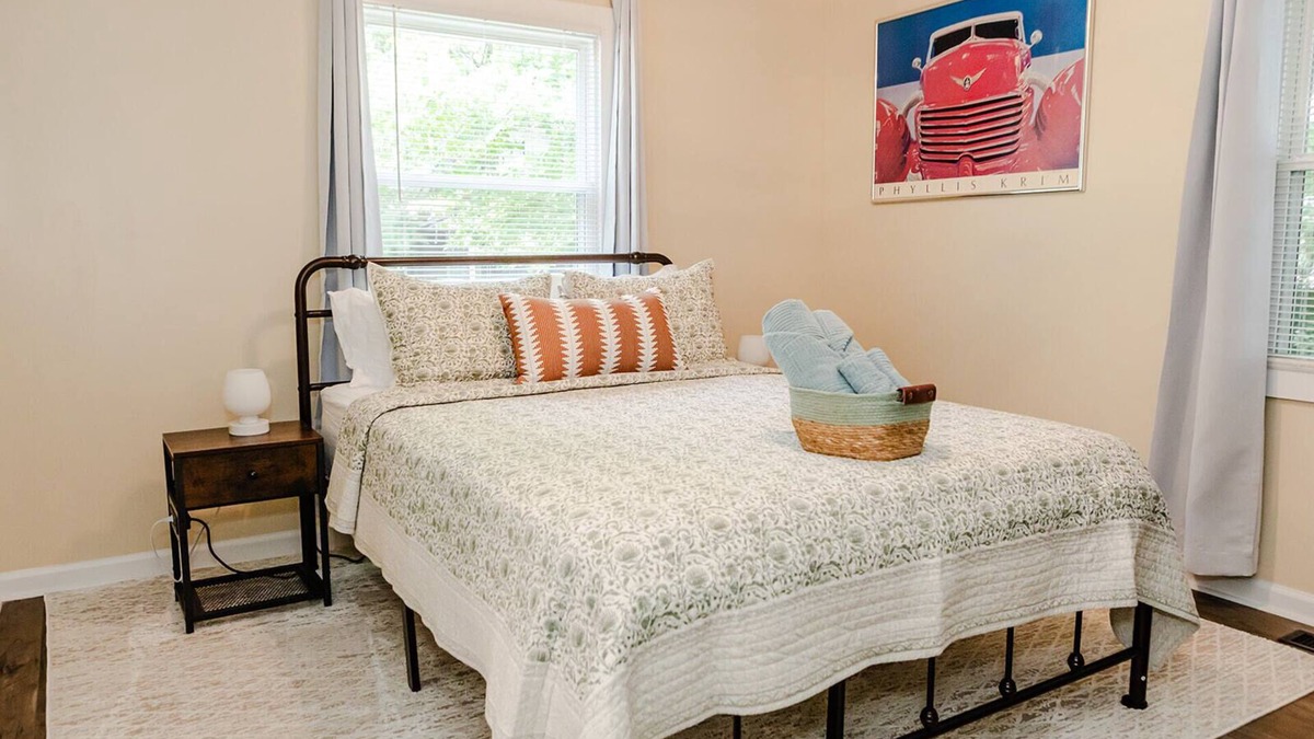 Near Eastside House | Charming Cottage Near Downtown