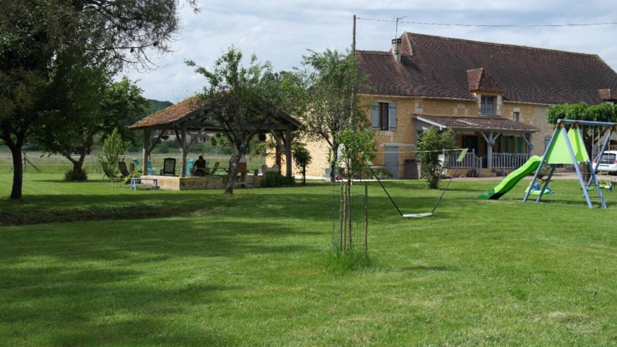 Limeuil Cottage | Charming Cottage Near Dordogne River, Ideal for Families, with Garden & BBQ