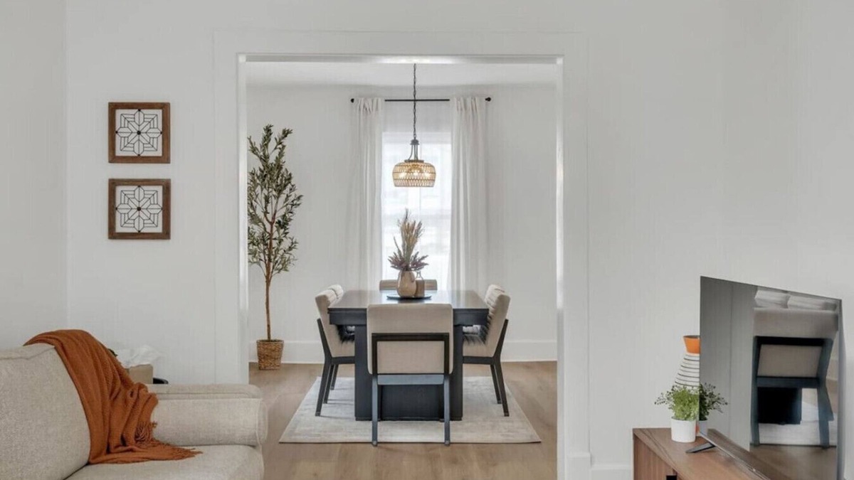 Dahlman House | Charming Cottage Near Zoo