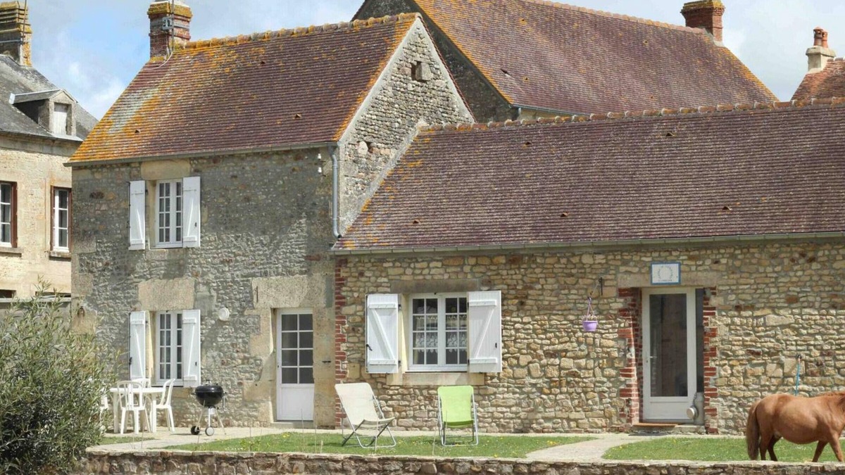 Montabard Cottage | Charming Cottage on Equestrian Estate with Fireplace, Terrace, and Horse Facilities