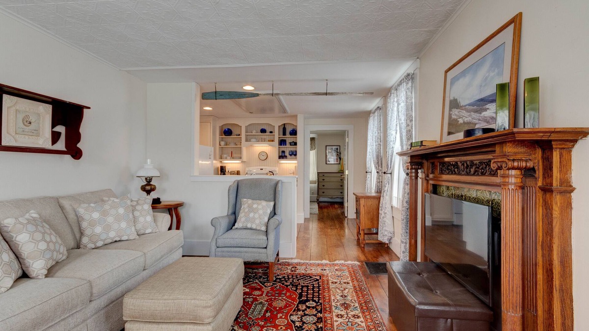 Eastport Cottage | Charming Cottage on quiet street in Historic Eastport
