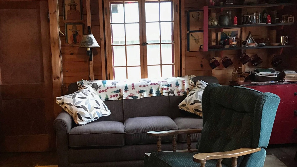 Naples Cottage | Charming cottage on the water, beautiful lawn, dog friendly, ideal for summer!