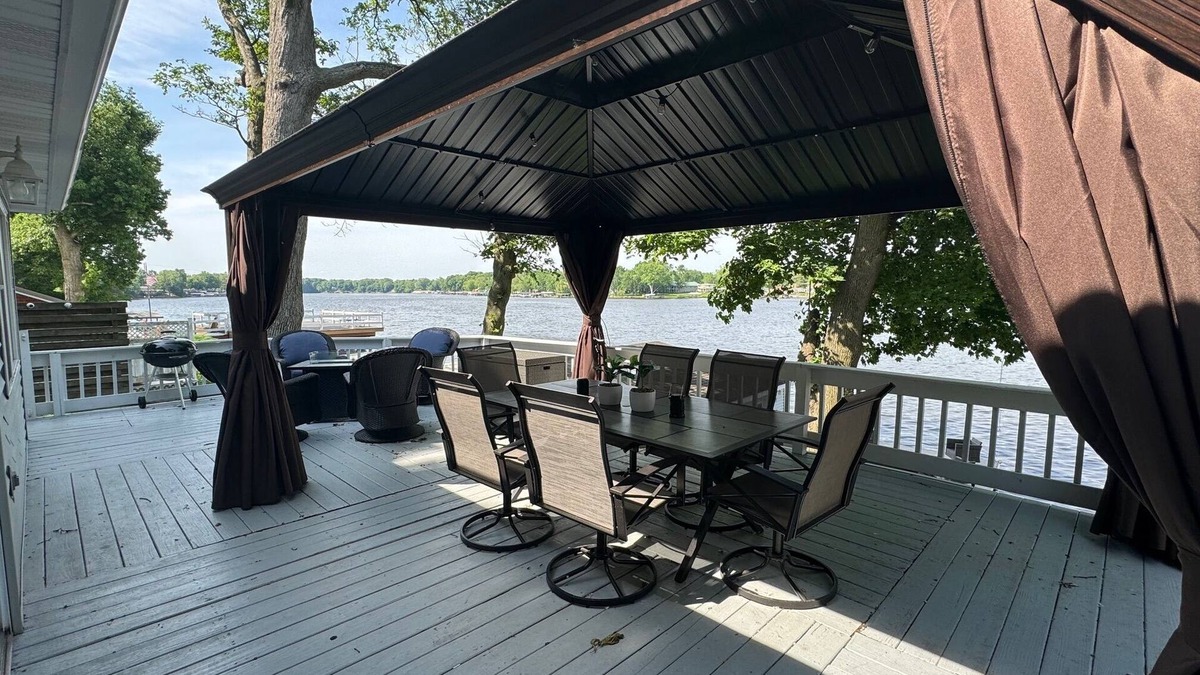 Monticello House | Charming Cottage on Lake Shafer-optional Pontoon! Screened gazebo and swim deck!
