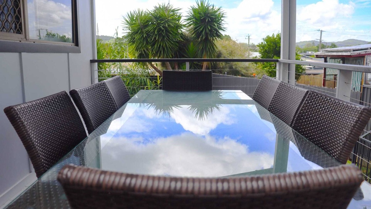 Nambour House | Charming Cottage Pet Friendly - Steps to Town