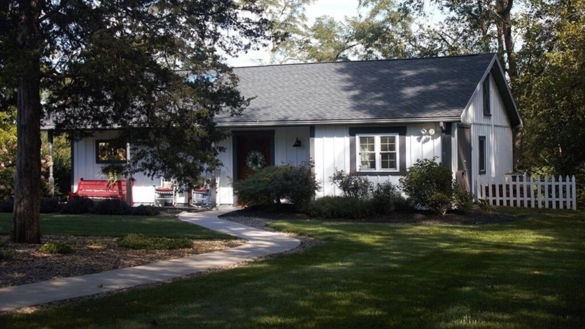 Lewisburg Cottage | Charming Cottage Retreat, Dog friendly-fee