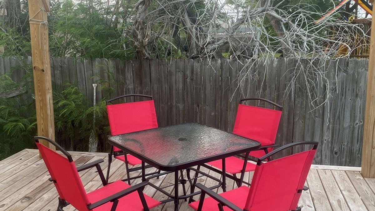 Aransas Pass Cottage | Charming cottage , super close to the water park,Port Aransas ferry, Rockport.