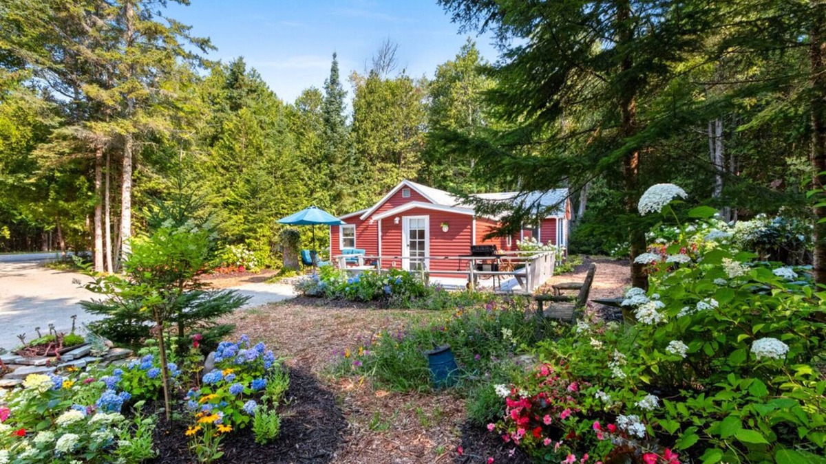 Baileys Harbor Cottage | Charming Cottage