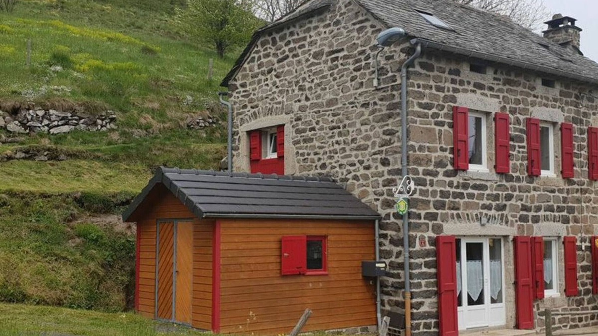 Les Estables Cottage | Charming Cottage with Terrace, Near Nature Activities and Heritage Sites
