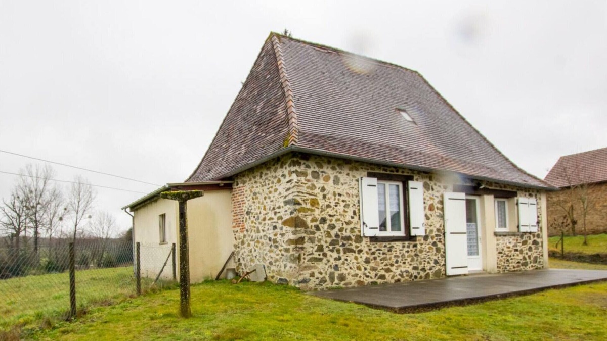 Saint-Mesmin Cottage | Charming Cottage with Fireplace, Near Outdoor Activities in Auvézère Valley
